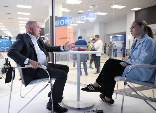 ВЭФ-2025. Стенды РИА Новости и радио Sputnik