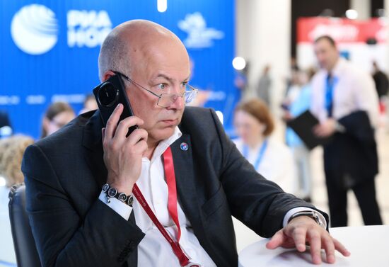 ВЭФ-2025. Стенды РИА Новости и радио Sputnik