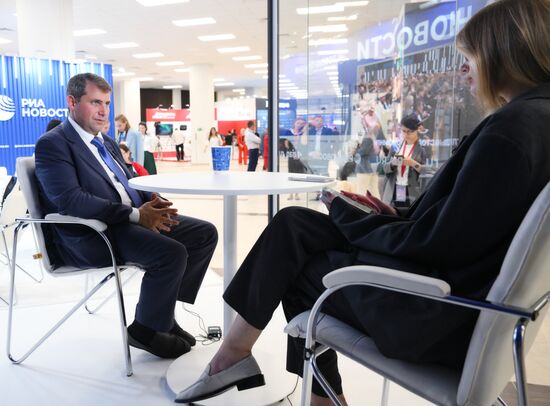 ВЭФ-2025. Стенды РИА Новости и радио Sputnik