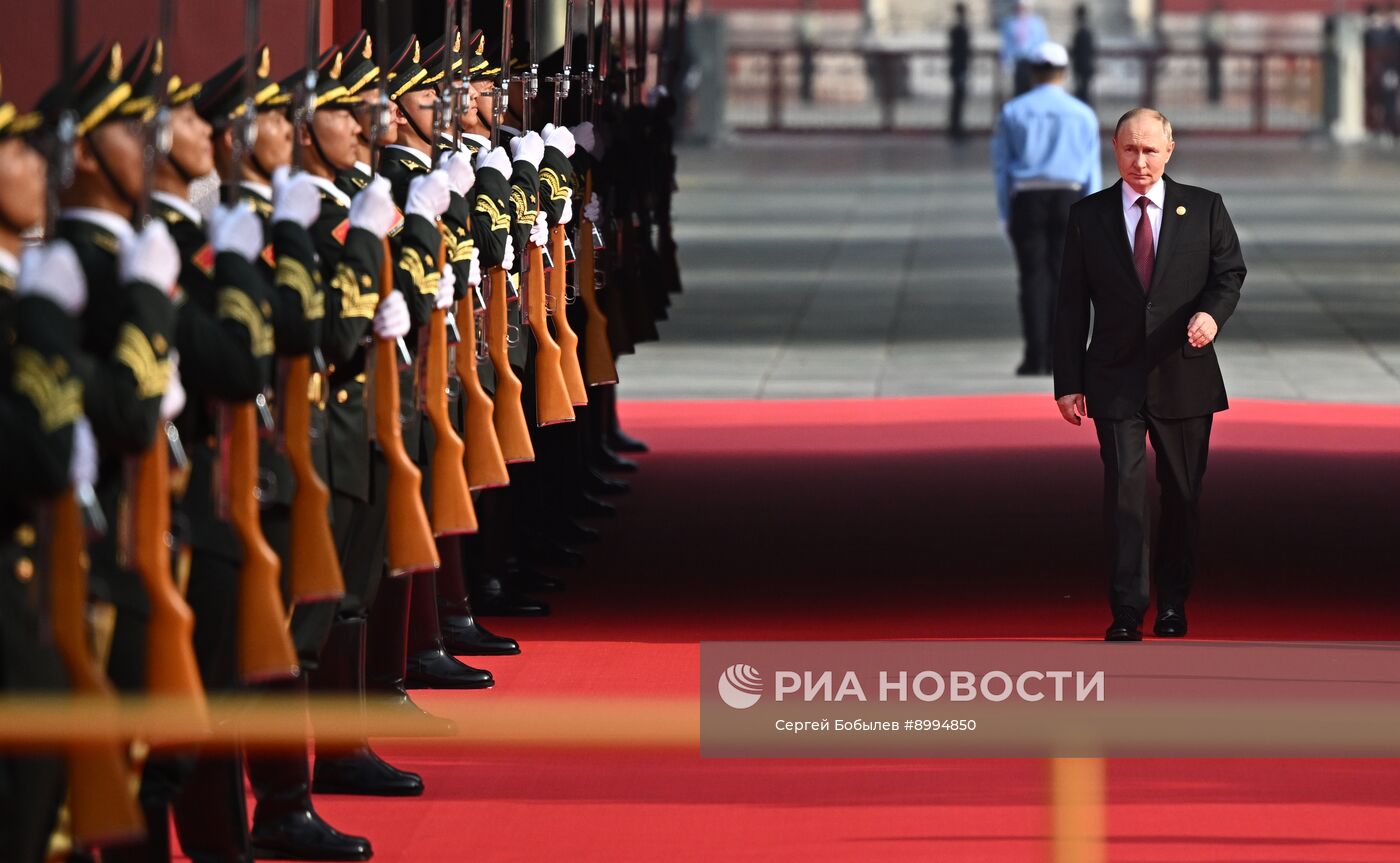Главы иностранных делегаций перед парадом в Пекине