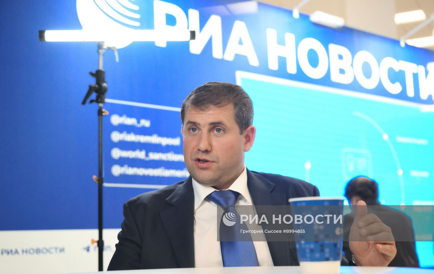 ВЭФ-2025. Стенды РИА Новости и радио Sputnik