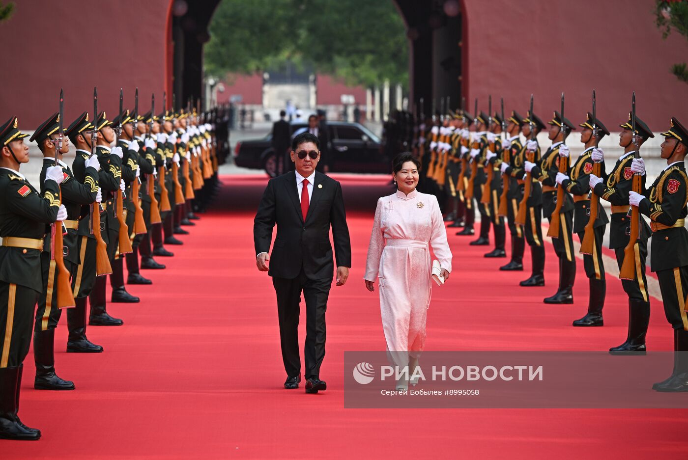 Главы иностранных делегаций перед парадом в Пекине