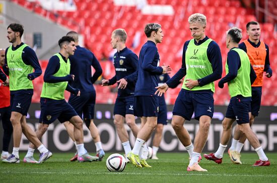 Тренировка национальной сборной России по футболу перед товарищескими матчами