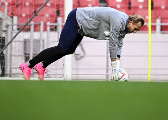 Тренировка национальной сборной России по футболу перед товарищескими матчами