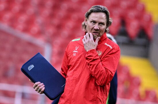 Тренировка национальной сборной России по футболу перед товарищескими матчами