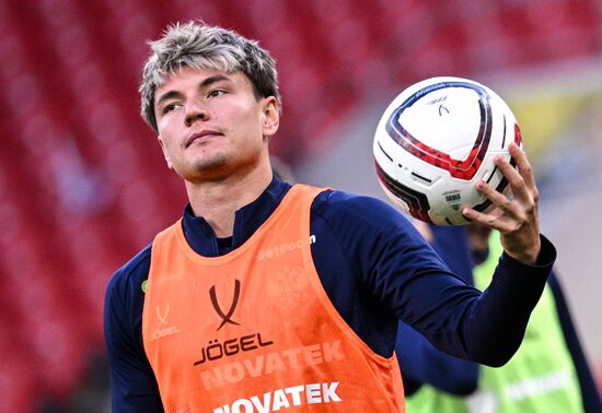 Тренировка национальной сборной России по футболу перед товарищескими матчами