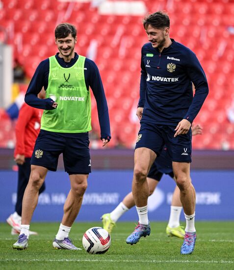 Тренировка национальной сборной России по футболу перед товарищескими матчами