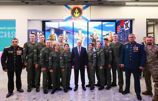 Рабочая поездка президента Владимира Путина во Владивосток