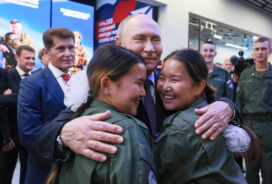 Рабочая поездка президента Владимира Путина во Владивосток