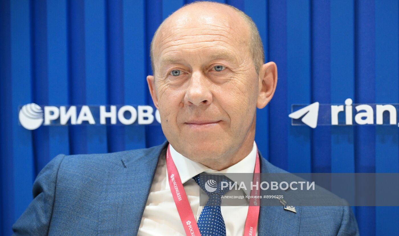 ВЭФ-2025. Стенды РИА Новости и радио Sputnik