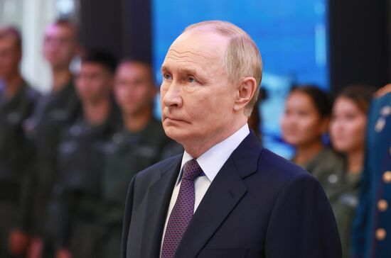 Рабочая поездка президента Владимира Путина во Владивосток