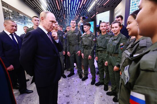 Рабочая поездка президента Владимира Путина во Владивосток