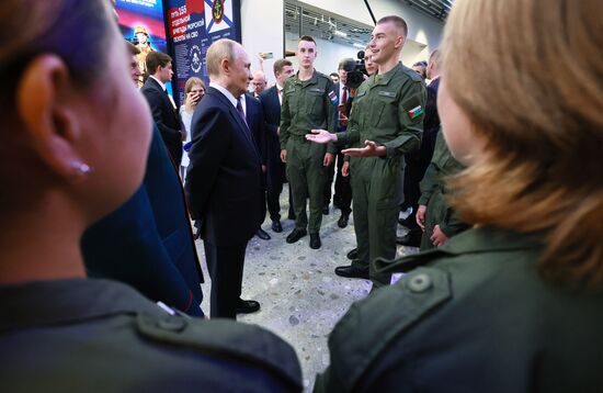 Рабочая поездка президента Владимира Путина во Владивосток