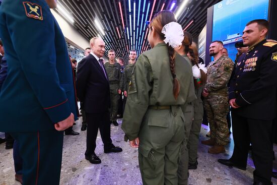 Рабочая поездка президента Владимира Путина во Владивосток