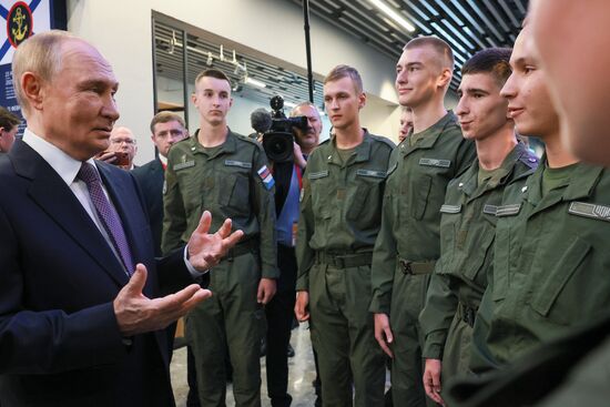 Рабочая поездка президента Владимира Путина во Владивосток