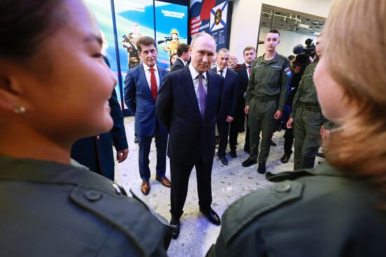 Рабочая поездка президента Владимира Путина во Владивосток