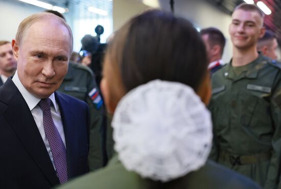 Рабочая поездка президента Владимира Путина во Владивосток