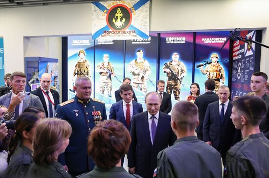 Рабочая поездка президента Владимира Путина во Владивосток