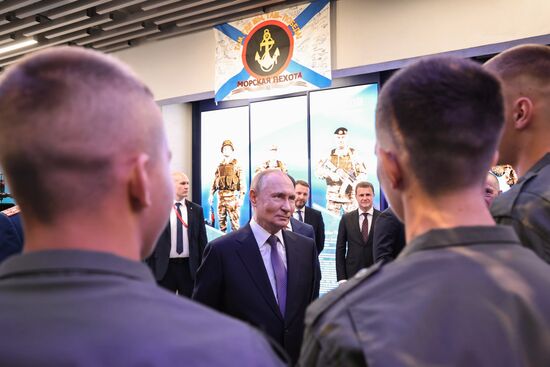 Рабочая поездка президента Владимира Путина во Владивосток