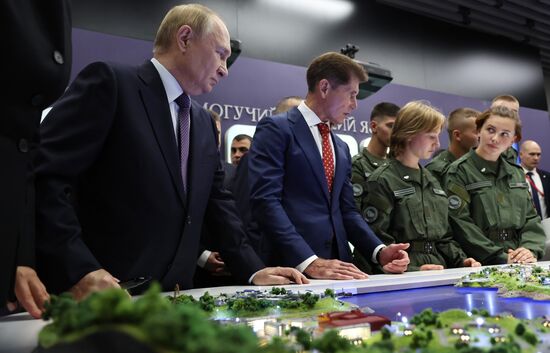 Рабочая поездка президента Владимира Путина во Владивосток