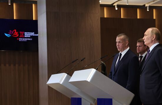 Рабочая поездка президента Владимира Путина во Владивосток