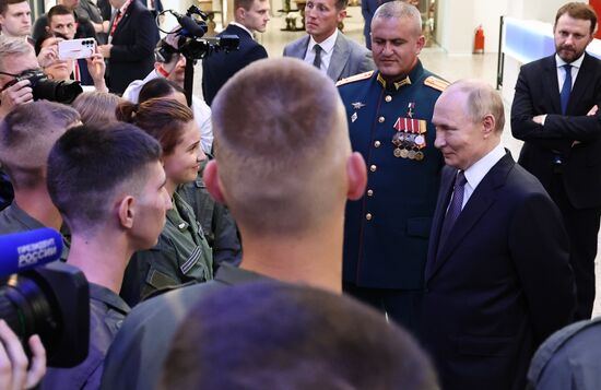 Рабочая поездка президента Владимира Путина во Владивосток