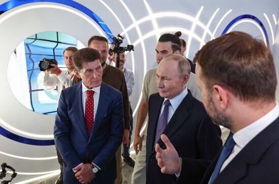 Рабочая поездка президента Владимира Путина во Владивосток