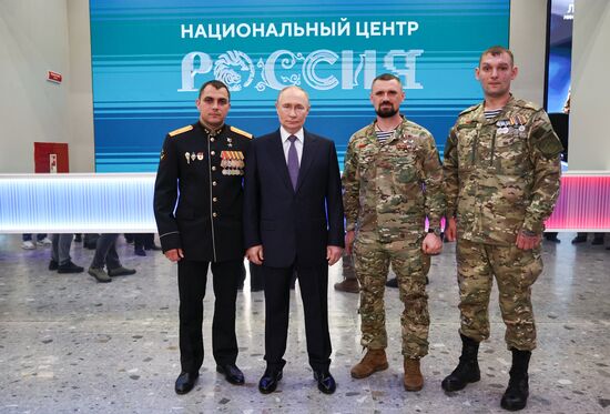 Рабочая поездка президента Владимира Путина во Владивосток