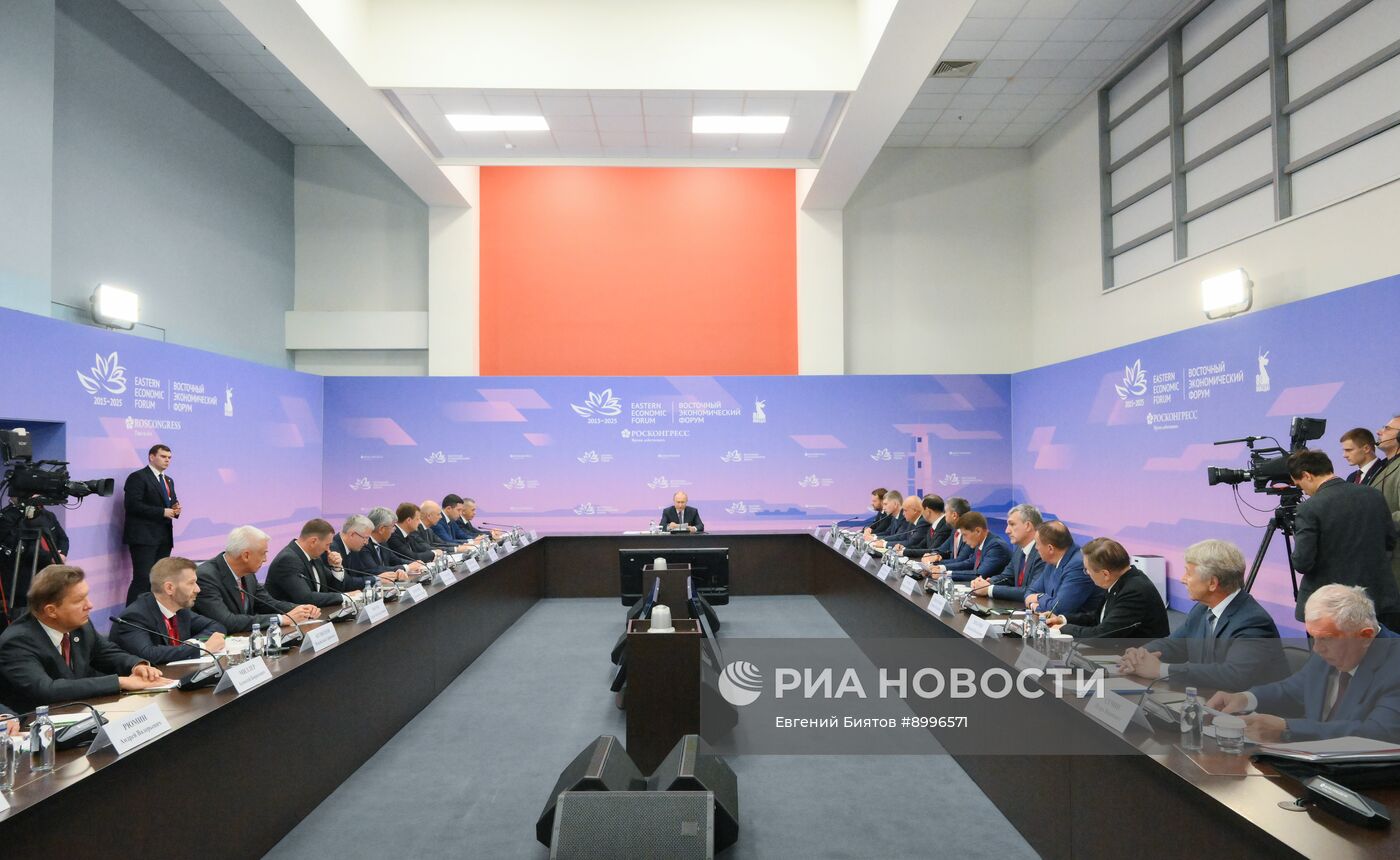 Рабочая поездка президента Владимира Путина во Владивосток