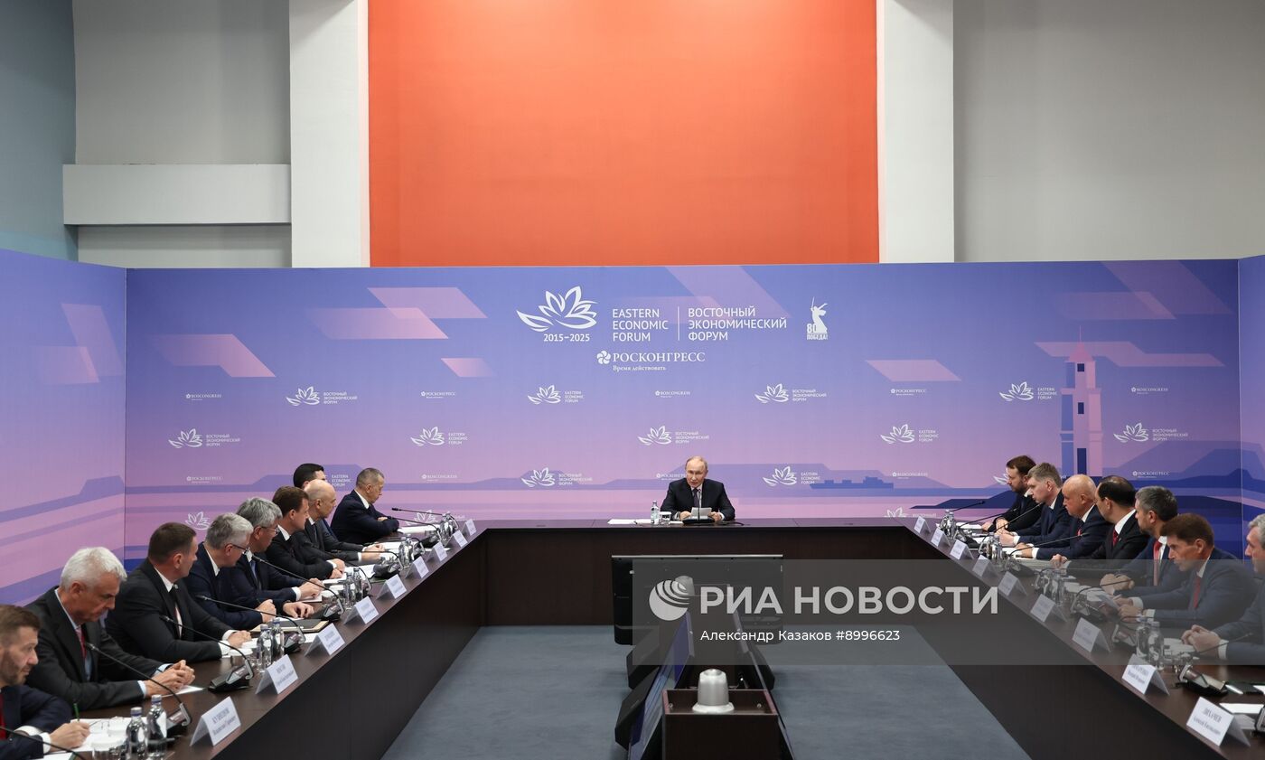 Рабочая поездка президента Владимира Путина во Владивосток