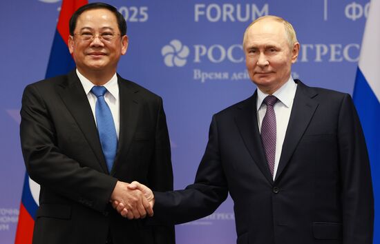 Рабочая поездка президента Владимира Путина во Владивосток