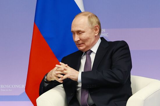 Рабочая поездка президента Владимира Путина во Владивосток