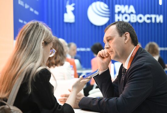 ВЭФ-2025. Стенды РИА Новости и радио Sputnik