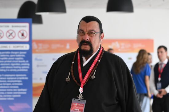 ВЭФ-2025. Гости перед пленарным заседанием