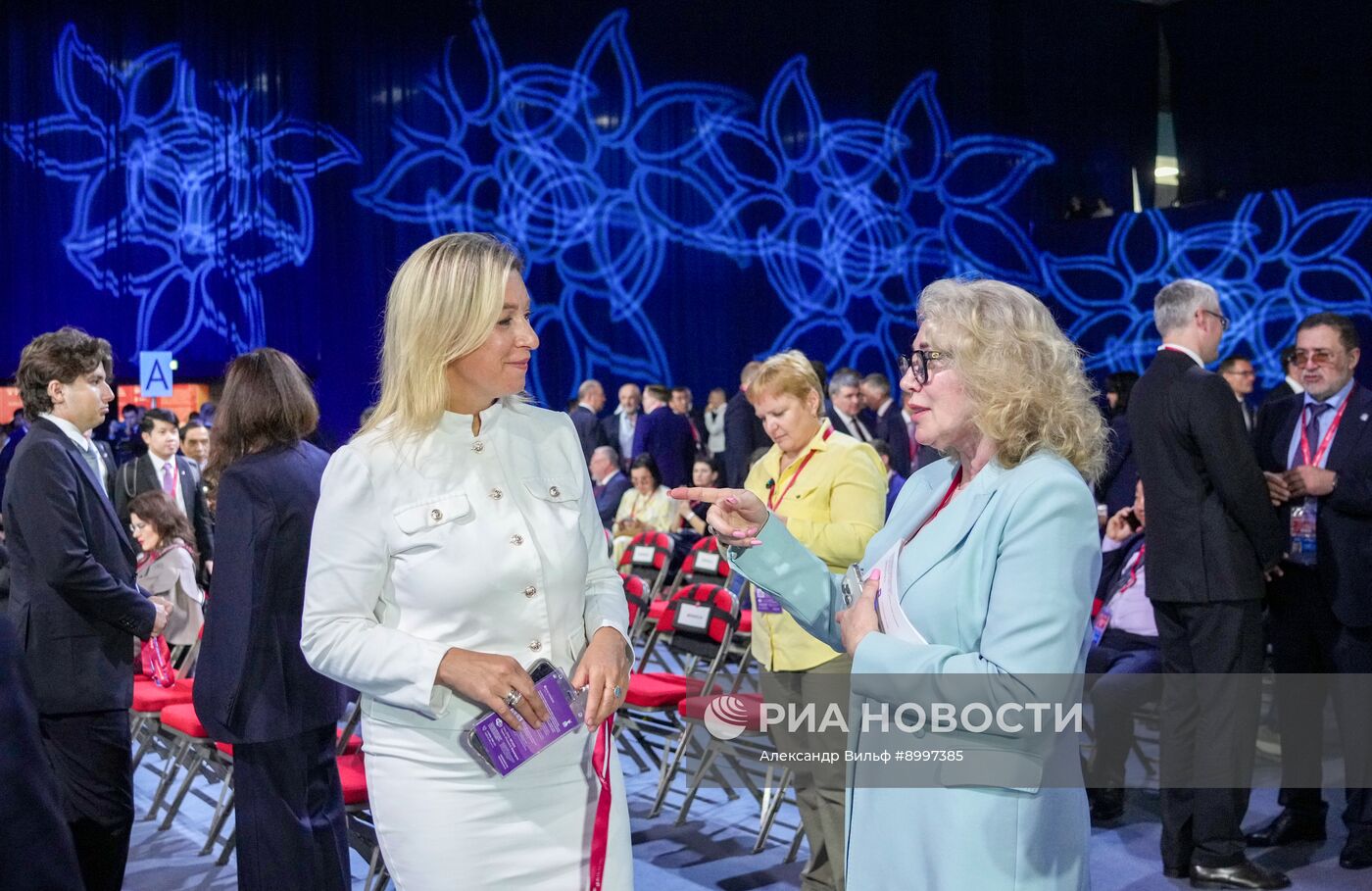 ВЭФ-2025. Гости перед пленарным заседанием