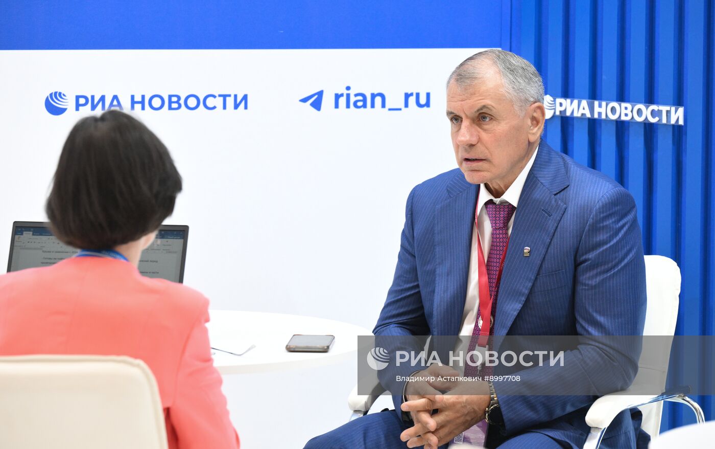 ВЭФ-2025. Стенды РИА Новости и радио Sputnik