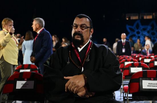 ВЭФ-2025. Гости перед пленарным заседанием