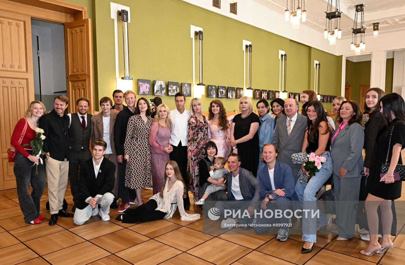 Сбор труппы театра "Ленком Марка Захарова"