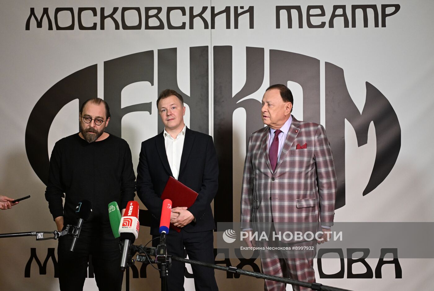 Сбор труппы театра "Ленком Марка Захарова"