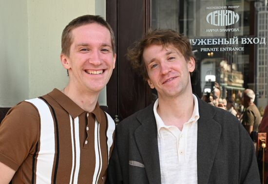 Сбор труппы театра "Ленком Марка Захарова"