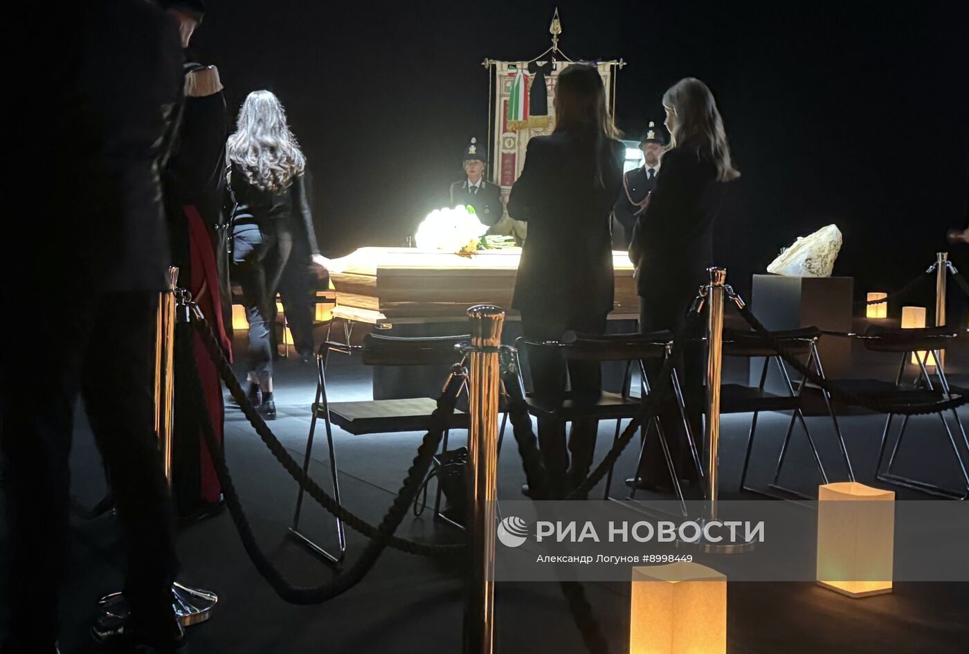 Прощание с модельером Дж. Армани в Милане