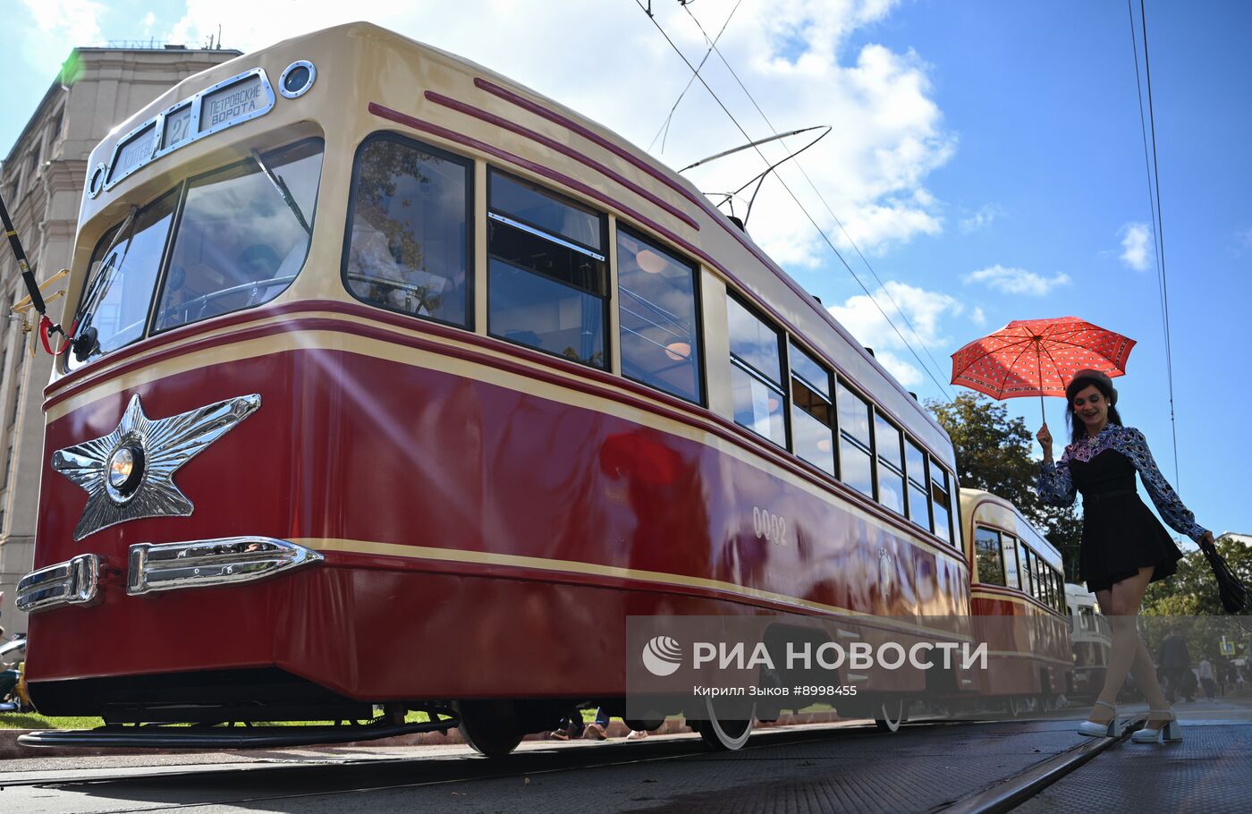Юбилейный парад ретротранспорта в Москве