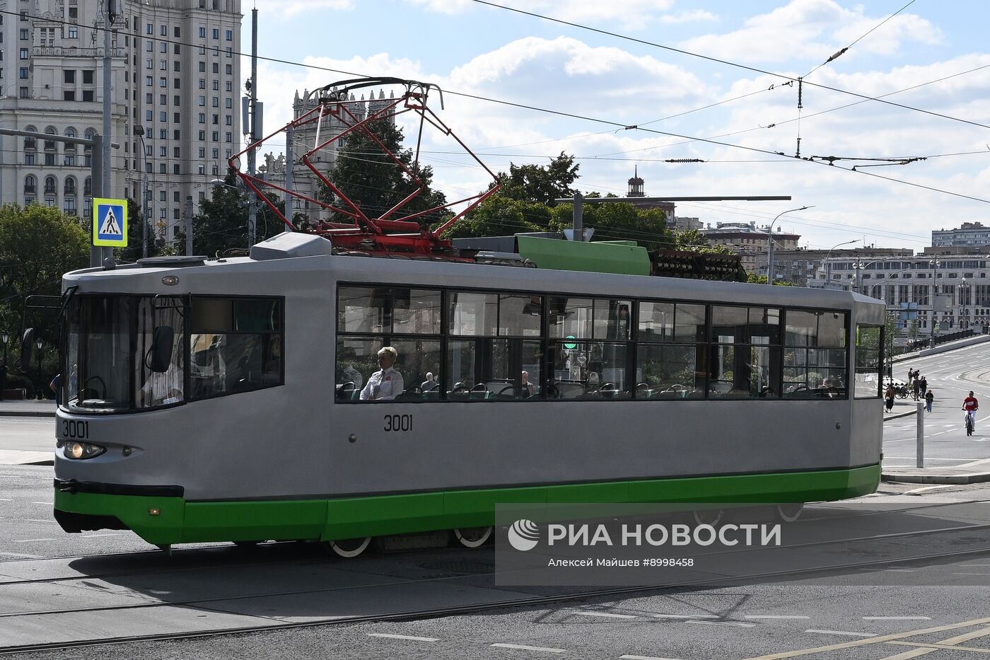 Юбилейный парад ретротранспорта в Москве
