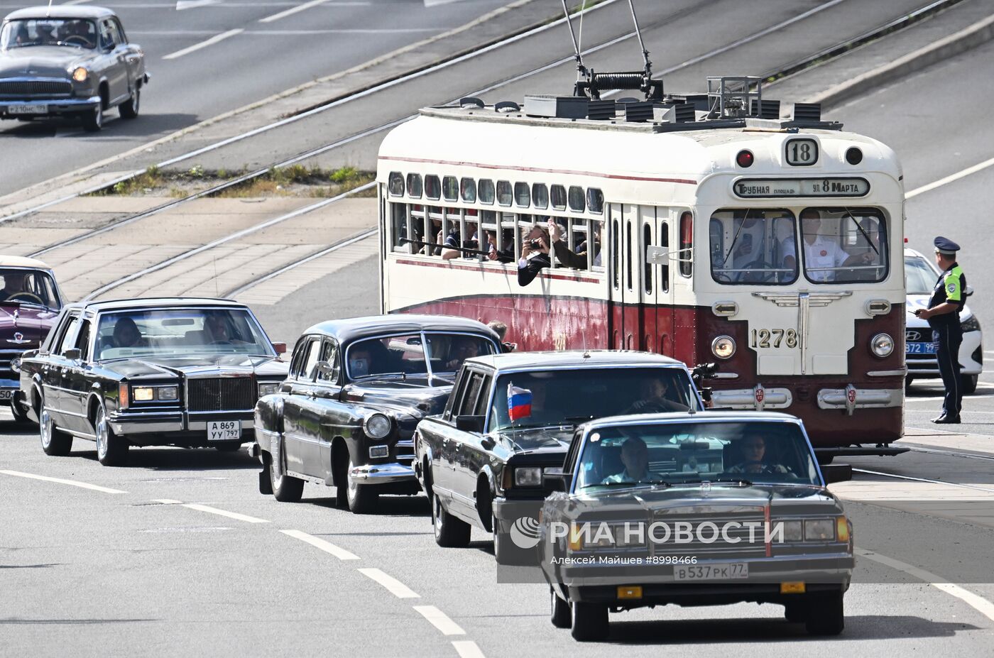Юбилейный парад ретротранспорта в Москве