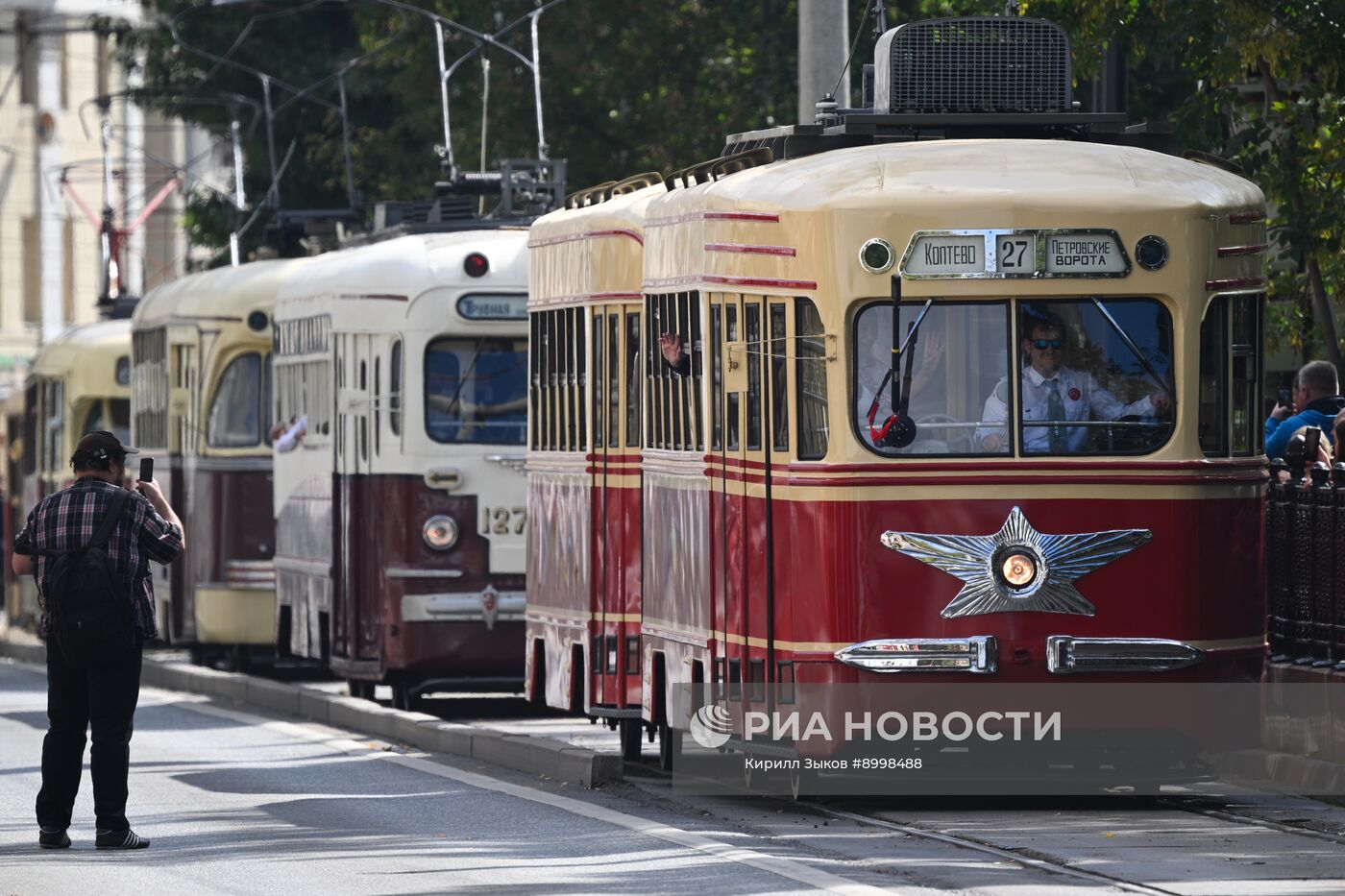 Юбилейный парад ретротранспорта в Москве