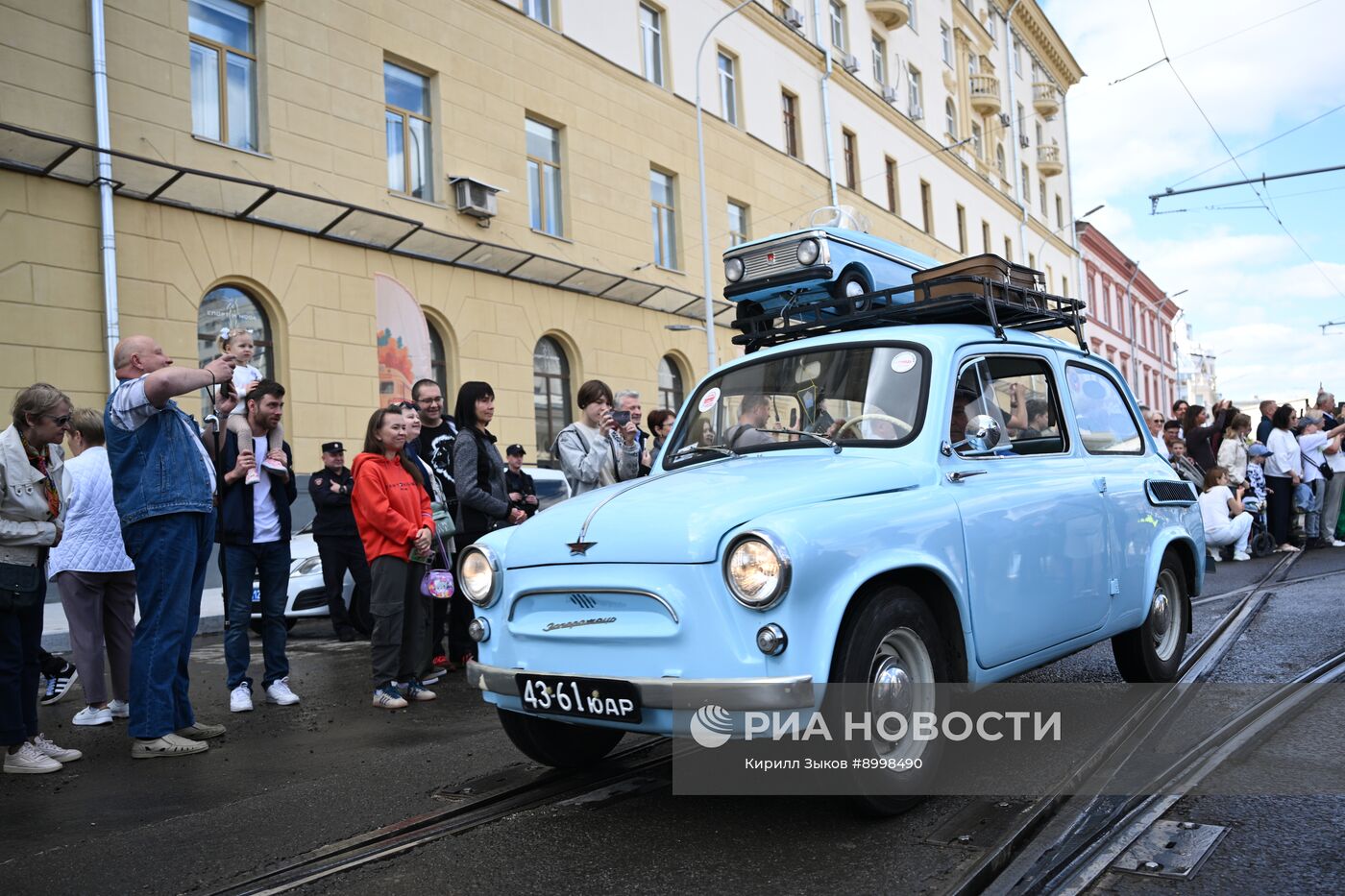 Юбилейный парад ретротранспорта в Москве