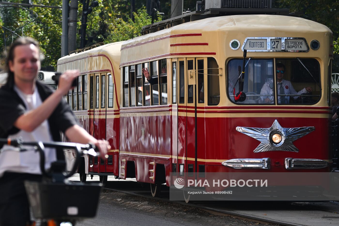 Юбилейный парад ретротранспорта в Москве