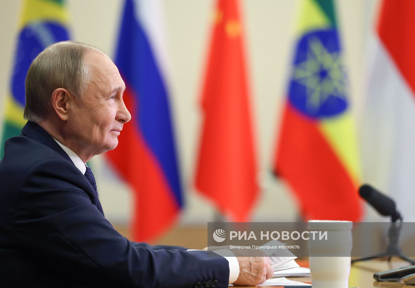 Президент Владимир Путин принял участие во внеочередной встрече БРИКС