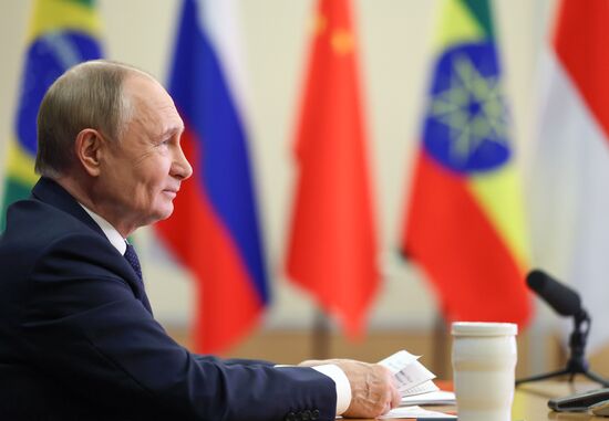 Президент Владимир Путин принял участие во внеочередной встрече БРИКС