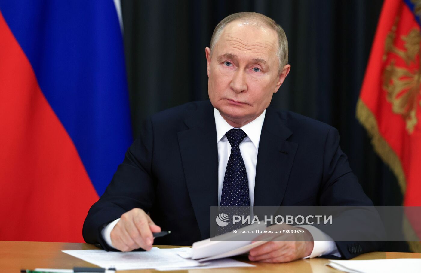 Президент Владимир Путин принял участие во внеочередной встрече БРИКС